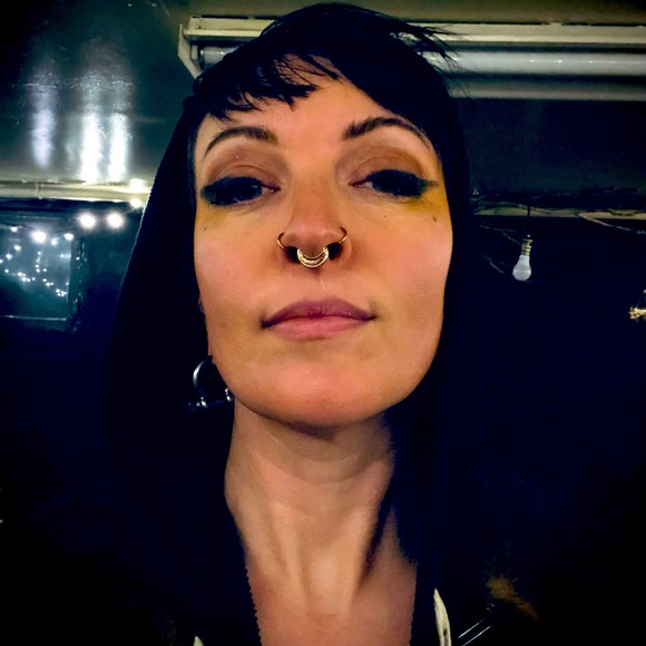 Meet your Posher, Bowie - Picture 2 of 3